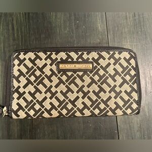 Black and Cream Tommy Hilfiger Women’s Fabric Long Wallet